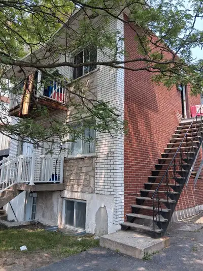 LIBRE 5 1/2  A LOUER LONGUEUIL, RÉNOVÉ
