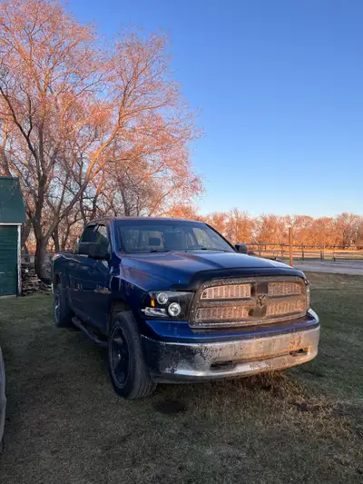 Dodge Ram 1500 280K km. Starts and runs but has electrical issues. 260K km on swapped engine which r...