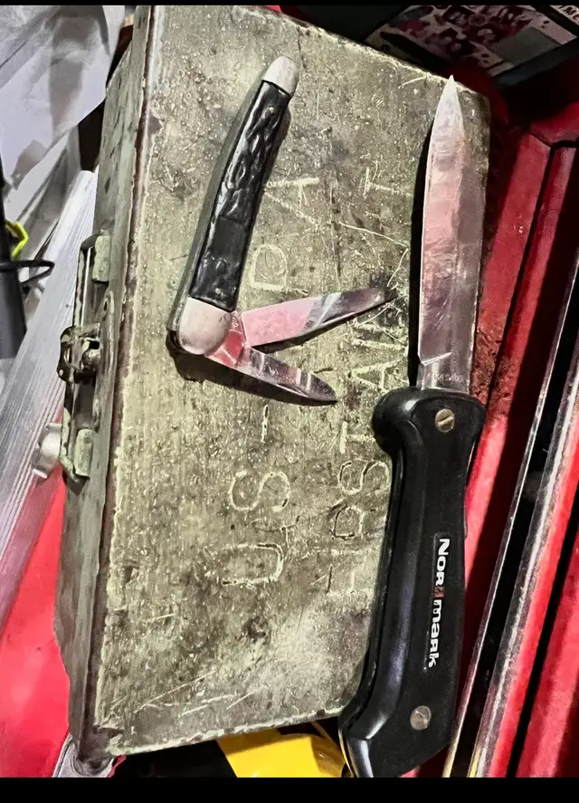 collectors pocket knives  make a offer    in Arts & Collectibles in Ottawa - Image 4