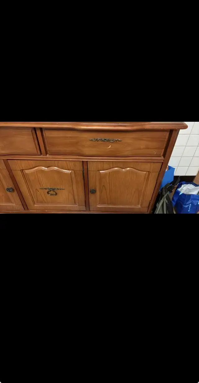 Vintage Wooden China Cabinet Hutch in Hutches & Display Cabinets in City of Toronto - Image 3