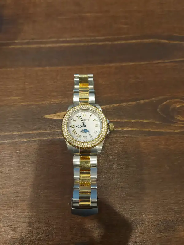 Invicta Sea Base Unisex Watch w/ Mother of Pearl Dial - 40mm in Jewellery & Watches in Kamloops - Image 2