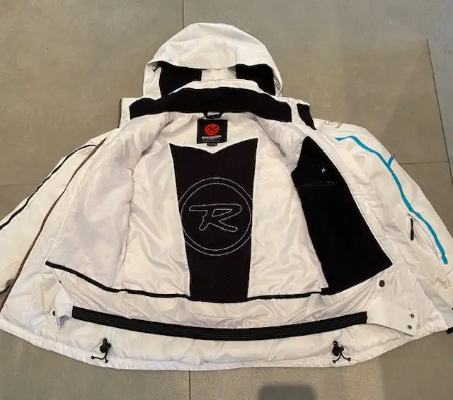 Women's Rossignol winter ski jacket XS in great condition in Women's - Tops & Outerwear in City of Montréal - Image 4