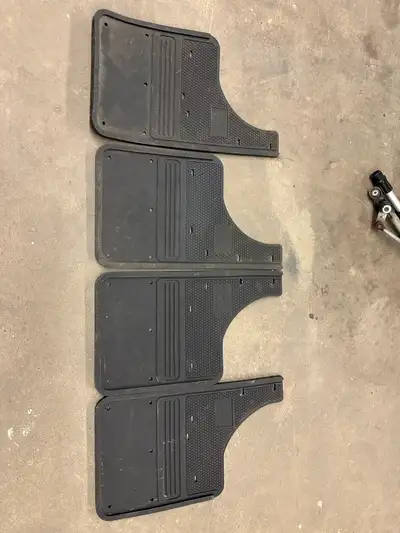 1 Set of Giant Gear rubber mudflaps for Ford F150. There’s no logo plate on these but the holes are...