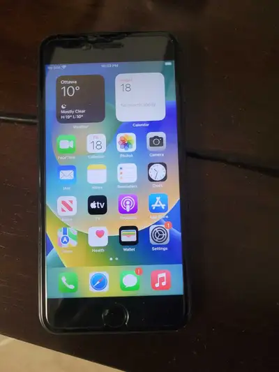 Iphone 8 plus 64 gb good working condition. Wireless charging