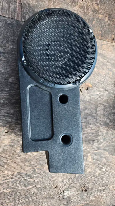 ARGENT Comptant seulement Excellent état Sub-Woofer pour cote à cote POLARIS General. 400 Watt stage...