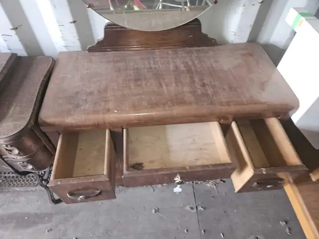 Antique Dresser / Vanity with Mirror in Dressers & Wardrobes in Edmonton - Image 3