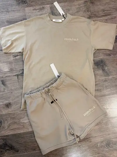 Essentials Fear of God men’s shorts and t-shirt size Large , View more