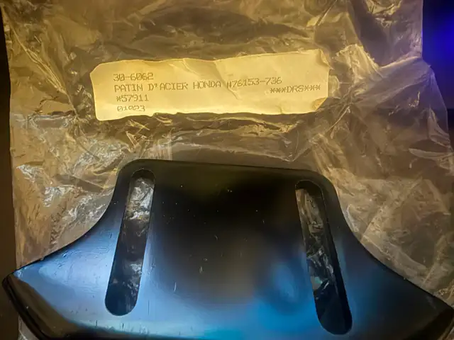 2 x Paire de Patins de souffleuse Honda 40$ Non Nego in Lawnmowers & Leaf Blowers in Shawinigan - Image 2