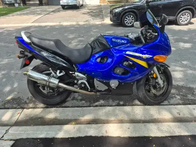 This pre-owned Suzuki GSXF 600 features a powerful 600cc engine and a sleek blue finish that is read...
