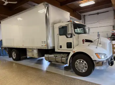 2018 Kenworth T370 20ft Box Truck – Loaded, in like new condition. PACCAR PX-7 350 HP, Allison Autom...