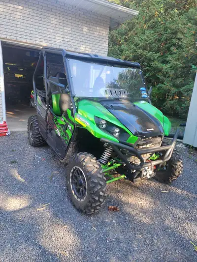 Kawasaki Teryx S Le. 1200kms. 4yr extended warranty. Winch with remote Mint condition
