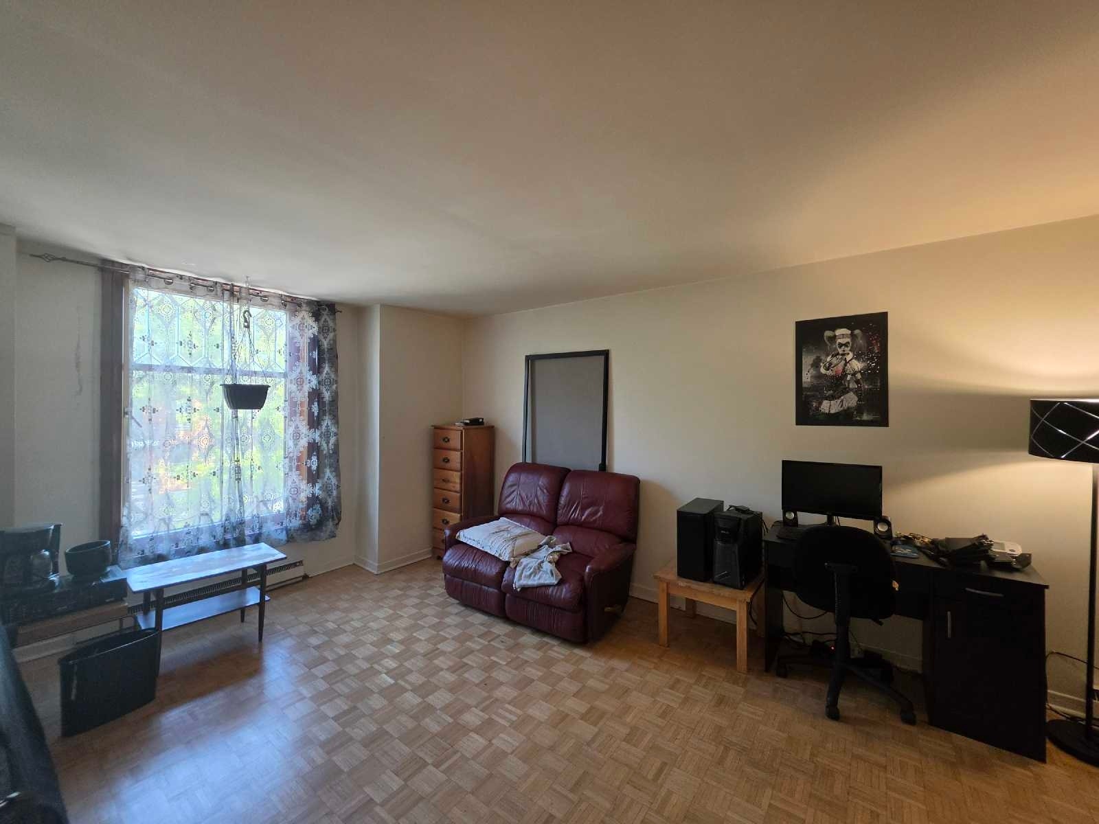 Spacieux 61/2 à louer — photo 2