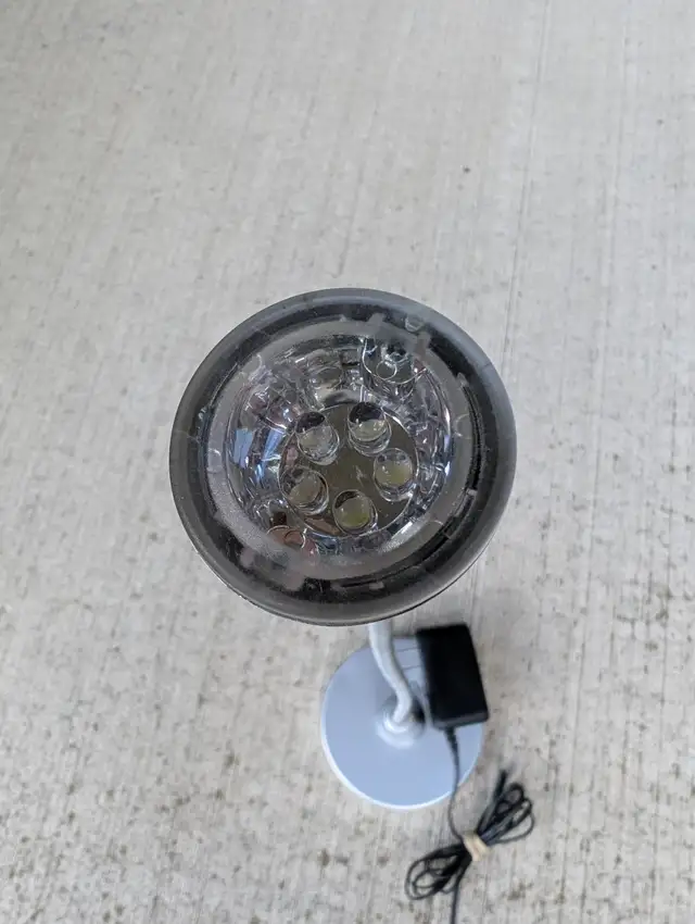 LED Desk Lamp in Indoor Lighting & Fans in Kitchener / Waterloo - Image 4