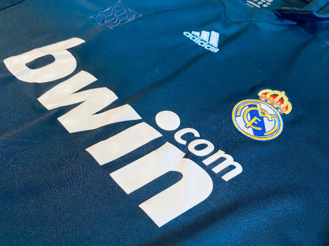 2009-2010 - Real Madrid Away Soccer Jersey - Large in Arts & Collectibles in City of Toronto - Image 3