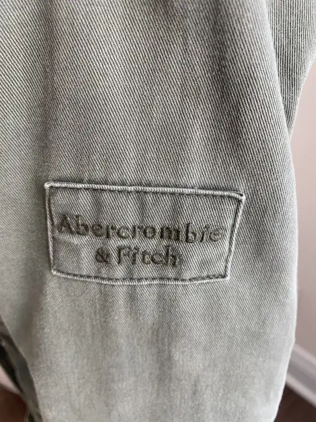 Abercrombie & Fitch New York Military Sherpa Coat in Women's - Tops & Outerwear in City of Montréal - Image 7