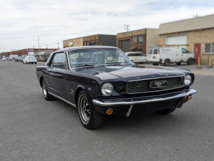 1966 Ford Mustang Pony delux