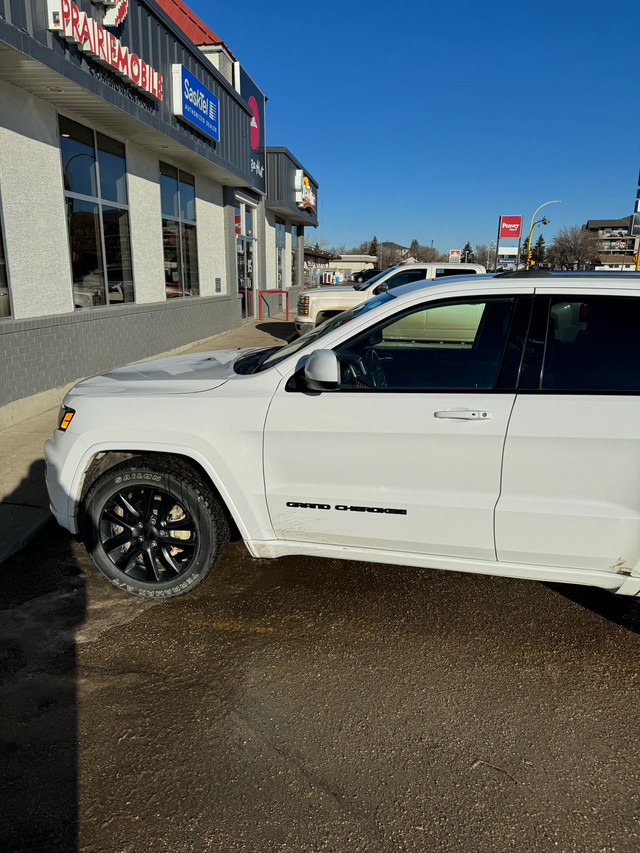 2018 jeep grand Cherokee altitude  in Cars & Trucks in Moose Jaw - Image 3