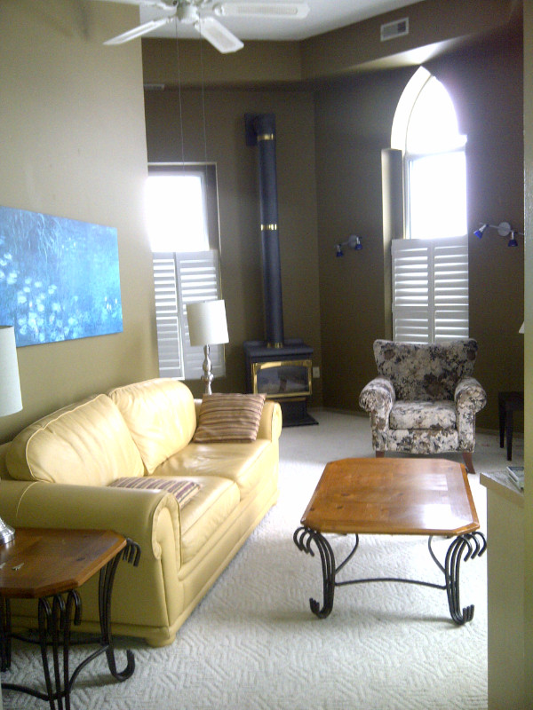 European style One bedroom apartments downtown in Long Term Rentals in Sarnia - Image 2