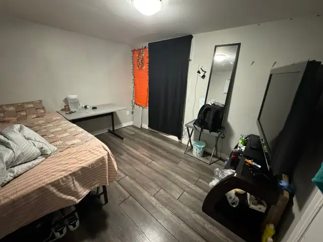 ROOM for rent,STEP TO MOHAWK,FROM 1ST FEB