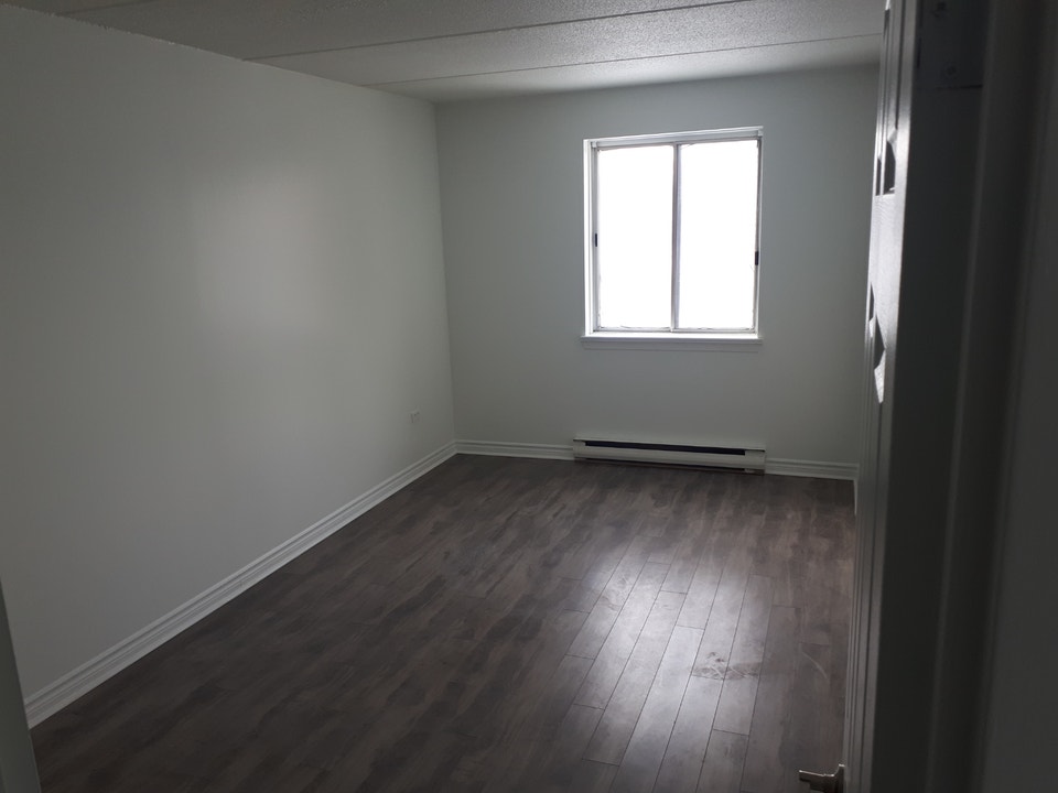 Très Bel Appartement 3 1/2 à Louer - Boul. Des Sources - DDO 4