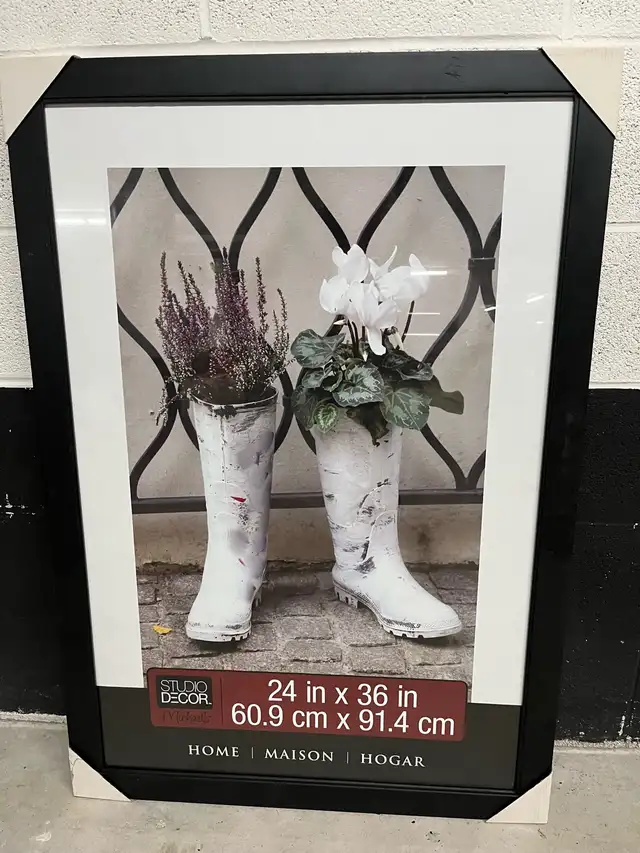 Large Picture Frame 24x36 Inches in Home Décor & Accents in City of Toronto - Image 2