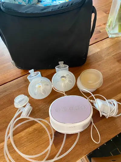 Avent Double Electric Pump Excellent condition Comes with two flange sizes Comes with storage/cooler...