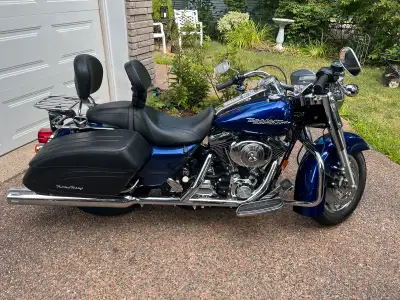 Have a 2006 Cobalt Blue Harley Davidson Road King Custom for sale - One Owner - Only 3992 kms - Insp...