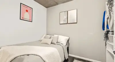 2 bedroom - $2500 / month ($600 RENT FREEZE DISCOUNT) or one bed in a shared apartment for $1250 / m...