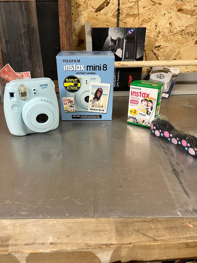 Fujifilm Instax Mini 8 with Film (brand new) in Cameras & Camcorders in Ottawa - Image 2