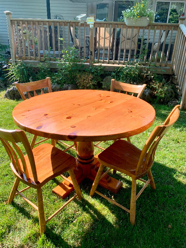 Beautiful Mennonite Construction Dining  Set in Dining Tables & Sets in Owen Sound - Image 3