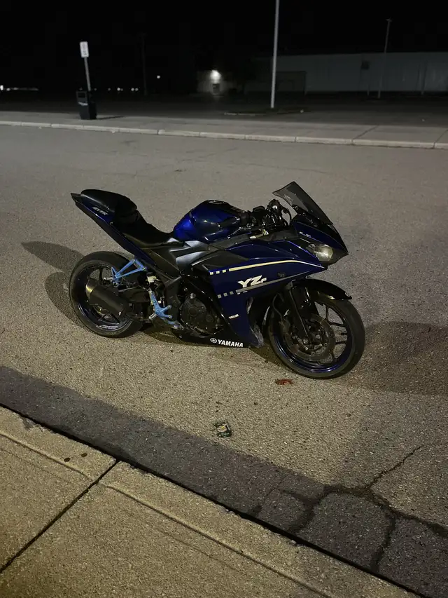 2015 Yamaha YZF-R in Sport Bikes in London - Image 5