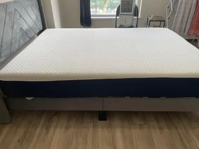 Queen Memory foam Mattress in Beds & Mattresses in City of Toronto - Image 3