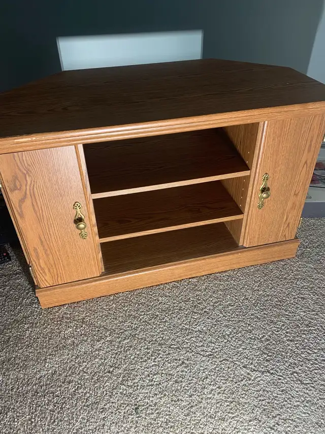 TV stand in TV Tables & Entertainment Units in Ottawa - Image 2