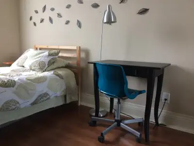 Room for Rent - Females Only Steps from Yonge & Finch SUBWAY and 24/7 transportation. Furnished room...
