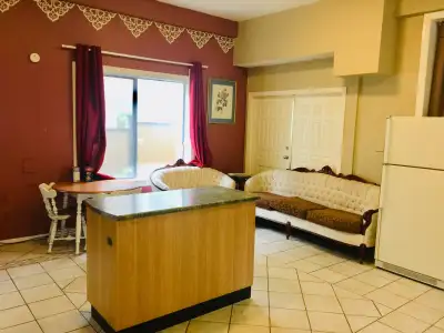 Fully furnished private room near gateway skytrain station. Fully furnished private room with shared...