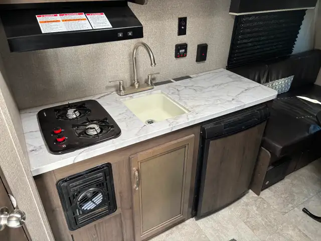 Jayco 2020 SLX 145RB travel trailer in Travel Trailers & Campers in Victoria - Image 8