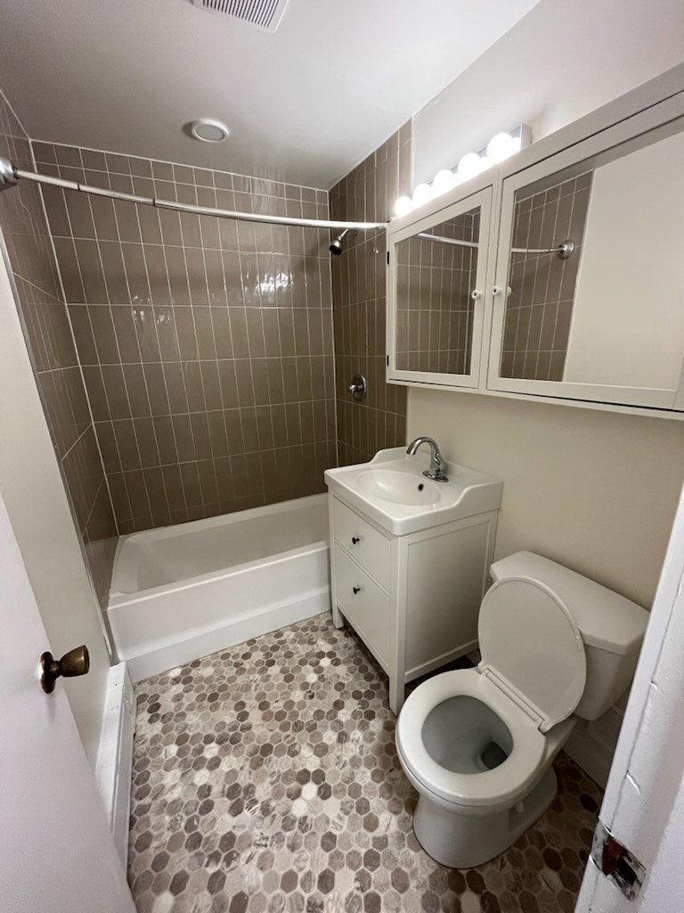 Spacious 1 Bedroom Apartment Suite on Sherbrook 4
