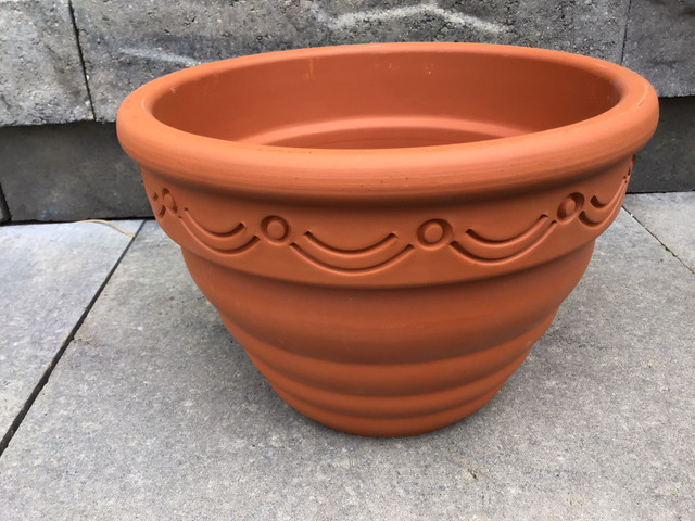 New… 3 Terracotta pots 9”x 6” in Plants, Fertilizer & Soil in Ottawa - Image 2