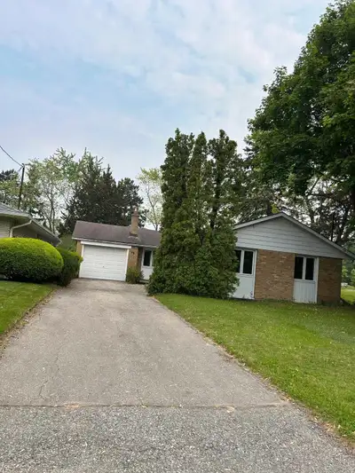 3 BR Main Floor Bungalow Unit