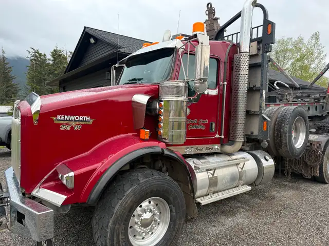 2023 Kenworth T800 with logging trailer in Heavy Trucks in Terrace - Image 4