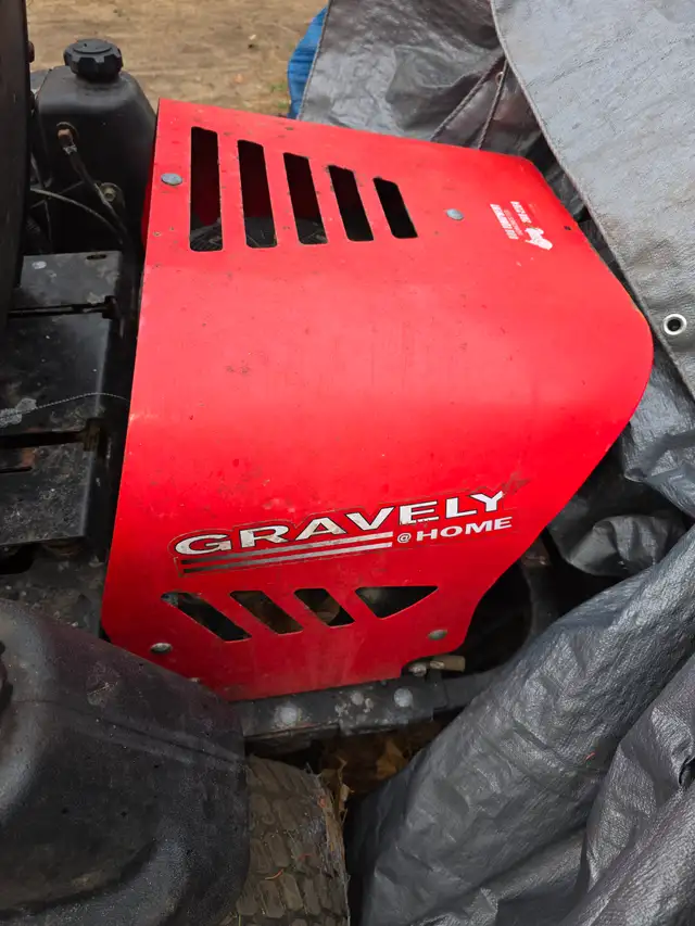 Gravely ZT2352 Zero-Turn Mower Commercial Grade 2 Tanks Tractor in Lawnmowers & Leaf Blowers in Windsor Region - Image 11