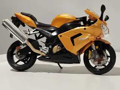 Maisto 1:12 Kawasaki ZX-10R diecast/plastic Motorcycle model , View more