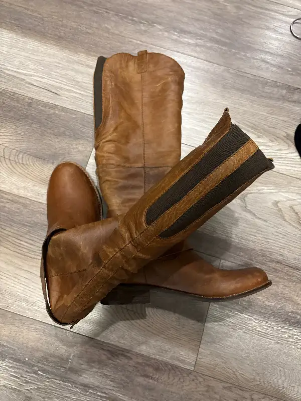 Women’s Tall Boots in Women's - Shoes in Calgary - Image 3