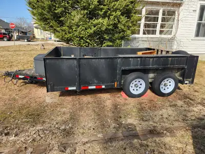 New tires - ~1000km ago New bearings - ~1000km ago New deck boards Tandem 3500lb axles Electric brak...