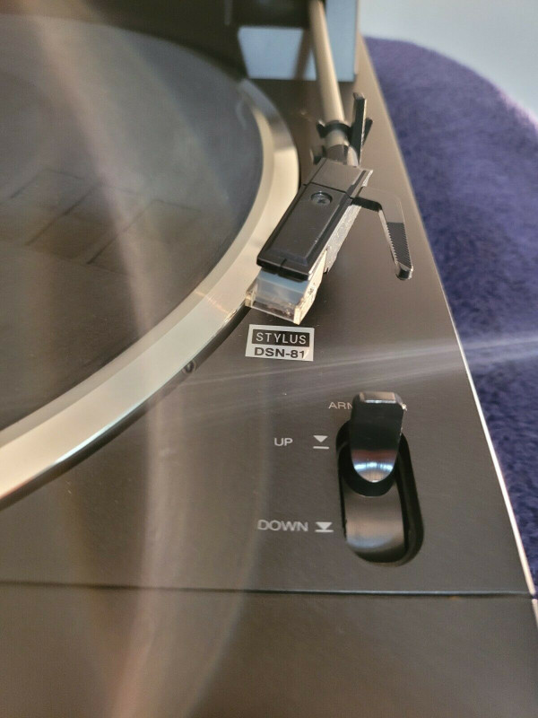 Denon - DP-26F turntable in Stereo Systems & Home Theatre in Burnaby/New Westminster - Image 2