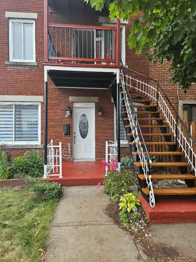 Longterm rental 5½ Includes: Private parking, storage, recreational area with gazebo, close to buses...
