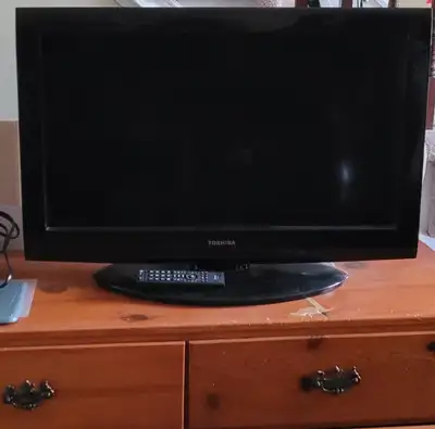 - Toshiba LCD TV (not a smart TV) - 32" - With remote - No scratches - Works perfectly - Selling bec...