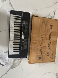 New Never Been Used Beginner’s Keyboard (rechargeable) 