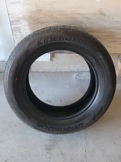 1 Hankook Kinergy GT H436 All Season Tire for Sale. **235/60/R18** Great Condition. (6/32") 65% Trea...