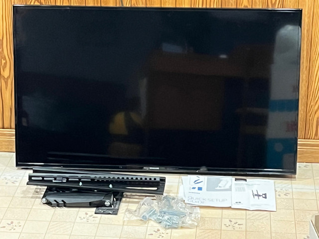 Samsung 42 inch 5 series with wall mount  in TVs in Sault Ste. Marie - Image 2